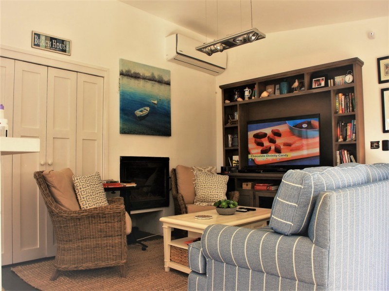 Moderna casa en venta a media cuadra del mar